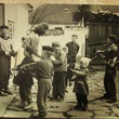 Velikonoce u sousedů Prokešových, asi 1962, vajíčka nám dává Mařenka Prokešová.jpg